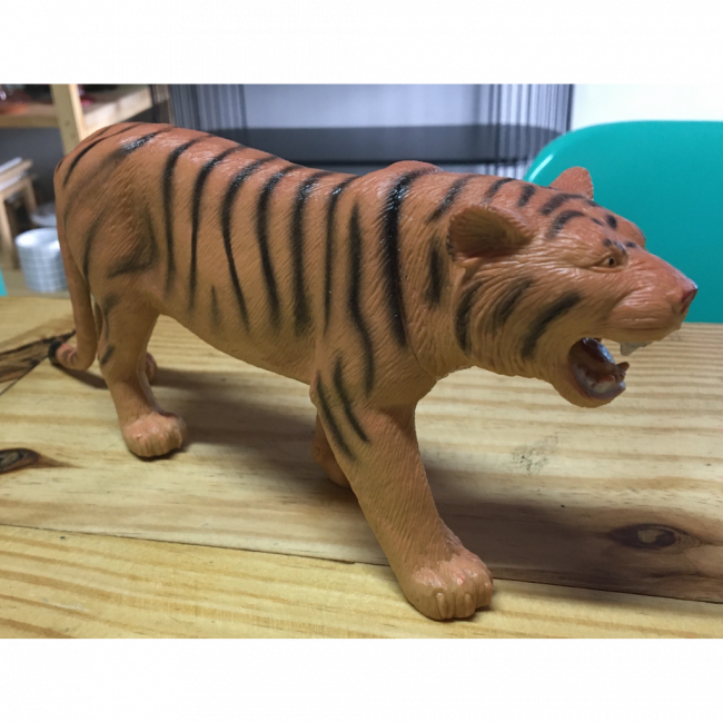 TIGRE PLASTICO 27CM