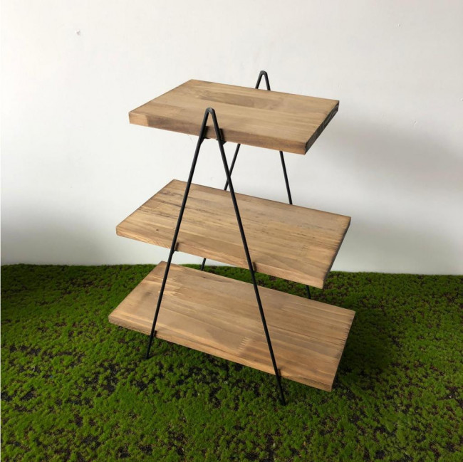 Escadinha de mesa ferro/base madeira rústico