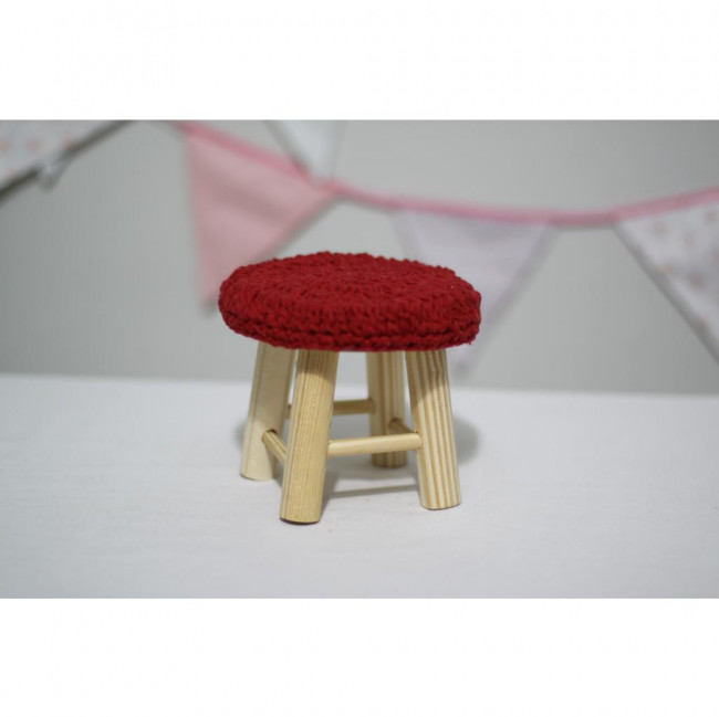 Mini banqueta Croche vermelha (12cm alt x 16cm diâmetro da base)