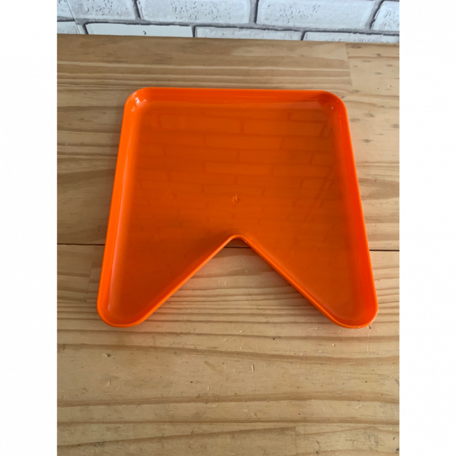 BANDEJA Bandeirinha laranja plástico (30cm x 18cm)