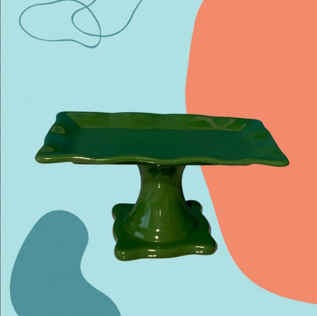Bandeja retangular ceramica verde musgo com pé (26cm comprimento x 14cm altura x 15cm largura)