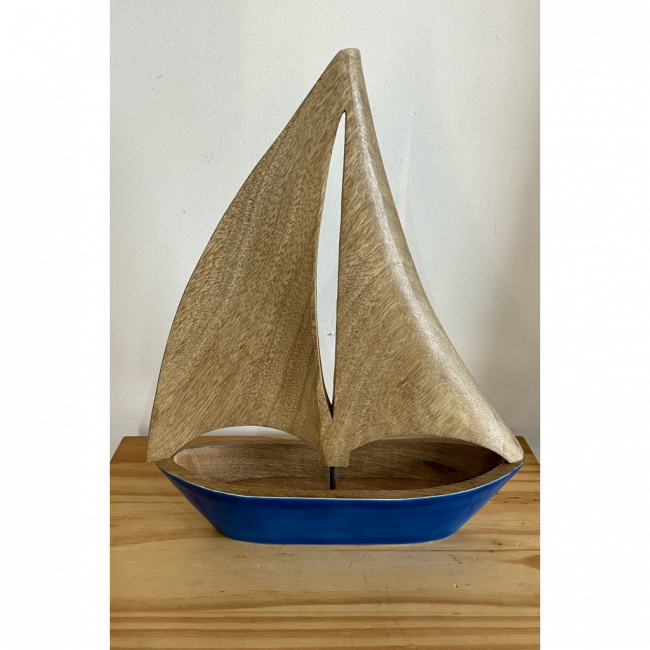 Barco a vela de madeira e vidro (38cm de altura e 32cm de largura)