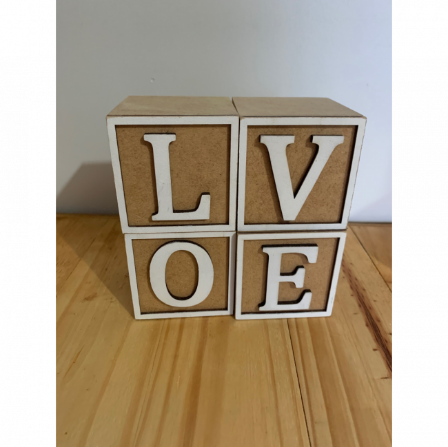 Letras cubo Love (são soltas- valor para as 4 unidades)