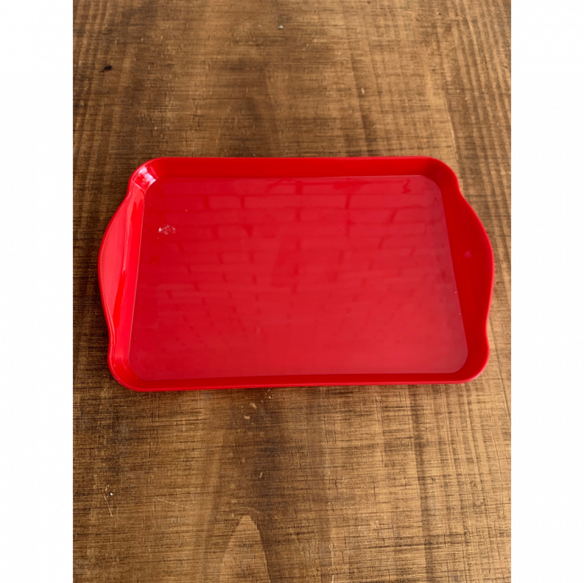 MINI BANDEJA DE PLASTICO VERMELHO (13cm x 19cm)