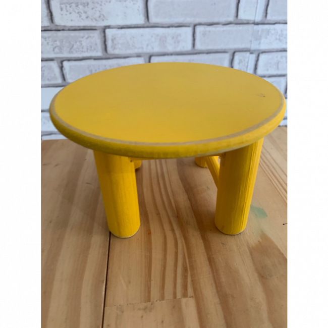 Mini banqueta amarelo gema (12cm alt x 16cm diâmetro da base)