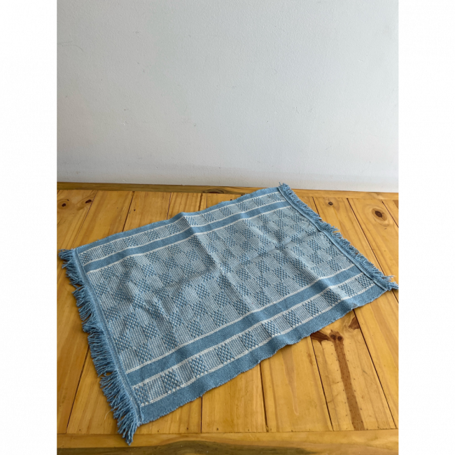 Tapete/ jogo americano retangular azul claro  (40cm x 30cm)