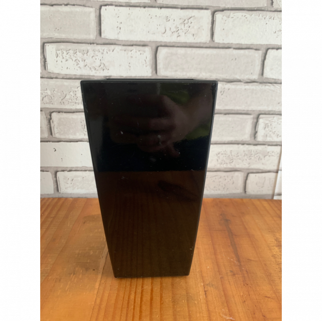 Vaso preto de acrílico quadrado (18cm de altura)