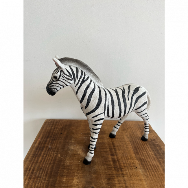 Zebra de resina (28cm comprimento x 29cm alt)