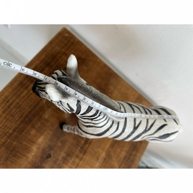 Zebra de resina (28cm comprimento x 29cm alt)