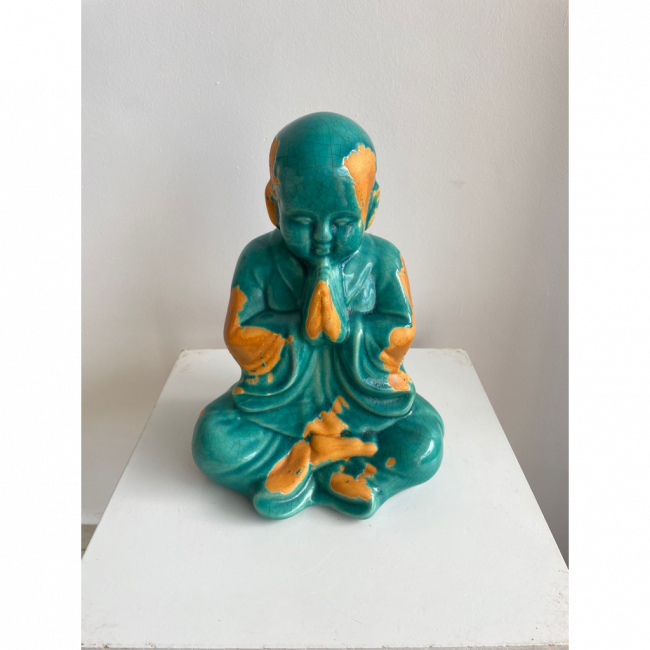 Buda sentado mão fechada cerâmica