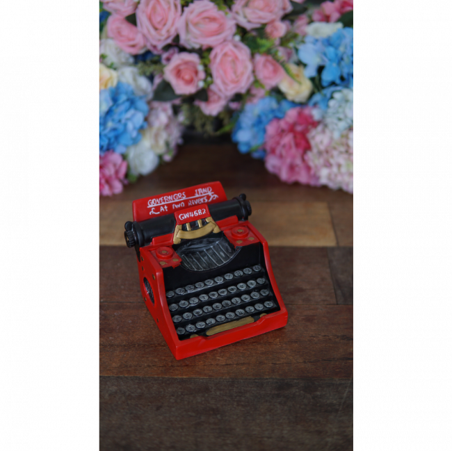 Máquina de escrever vintage em resina