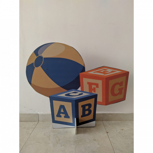 Totem de chão cubos e bola (Brinquedos, Fabrica de Brinquedos)