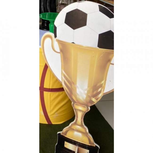 Totem Taça com bola de futebol