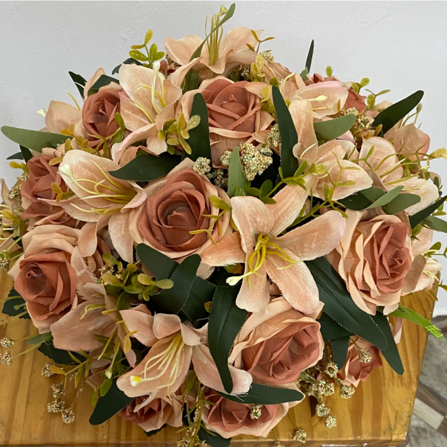 ARRANJO ROSE GOLD TULIPA E ROSAS