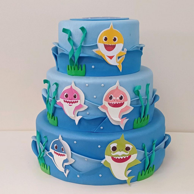 Bolo de cenografia Baby Shark (proibido por vela)