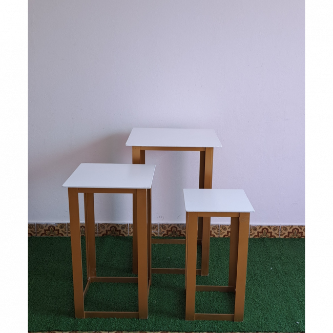 TRIO DE MESA QUADRADA BRANCA E DOURADA