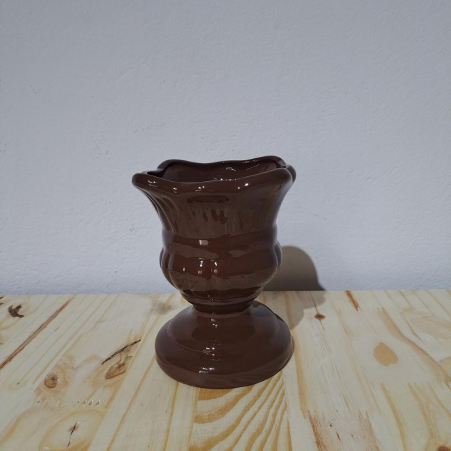 Vaso marrom de cerâmica PP