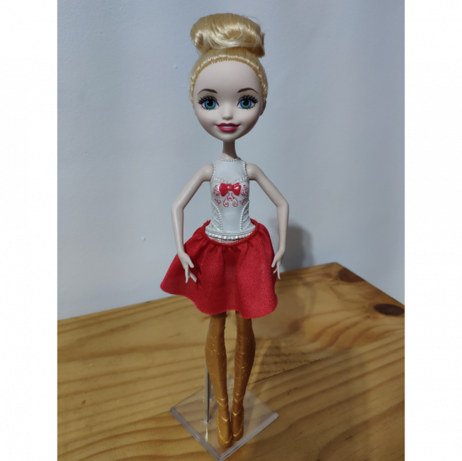 Boneca Apple White Bailarina P (Ever After High)