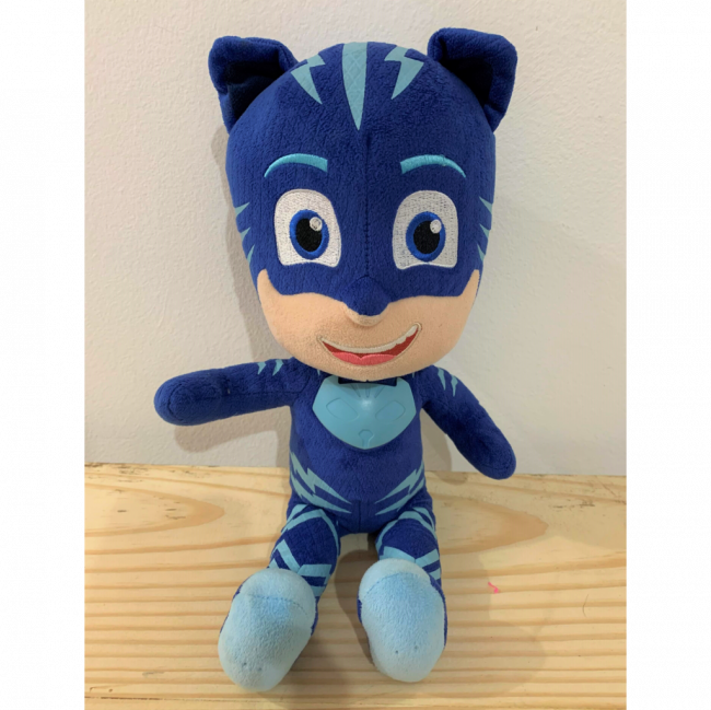 Boneco Menino Gato de Pelúcia M (PJ Masks)