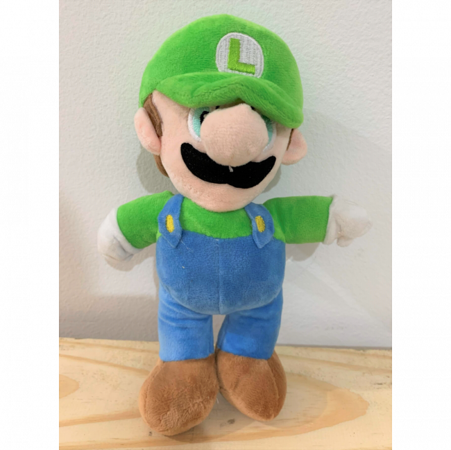 Luigi de Pelúcia P (Mario)