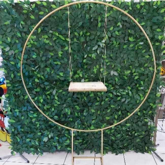 Arco com balanço dourado