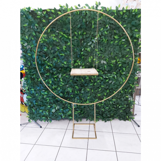 Arco com balanço dourado