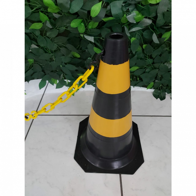 cone de chão com corrente