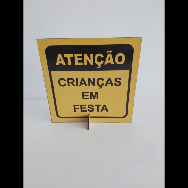 Display atenção Crianças em festa