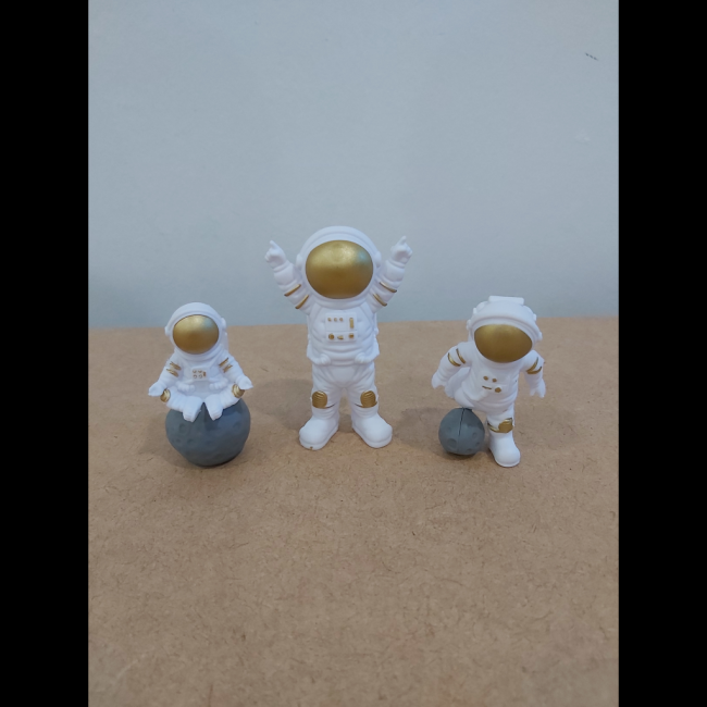 Kit astronauta de plástico mini Branco e dourado