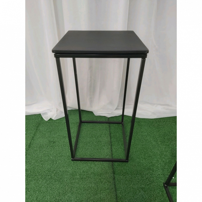 mesa cubo ferro preto G