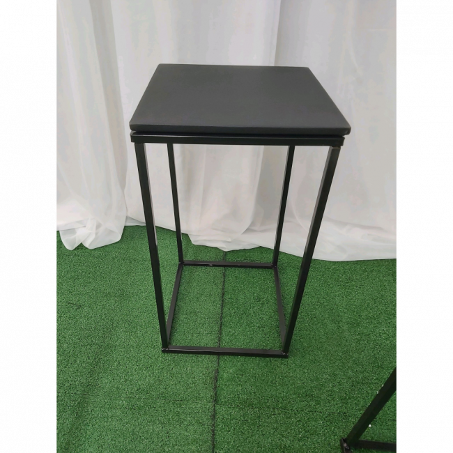 mesa cubo ferro preto M