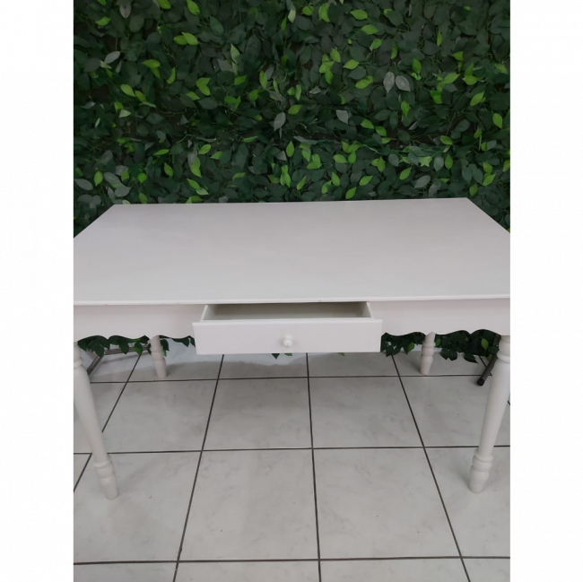 Mesa mdf branca pé torneado 1,40