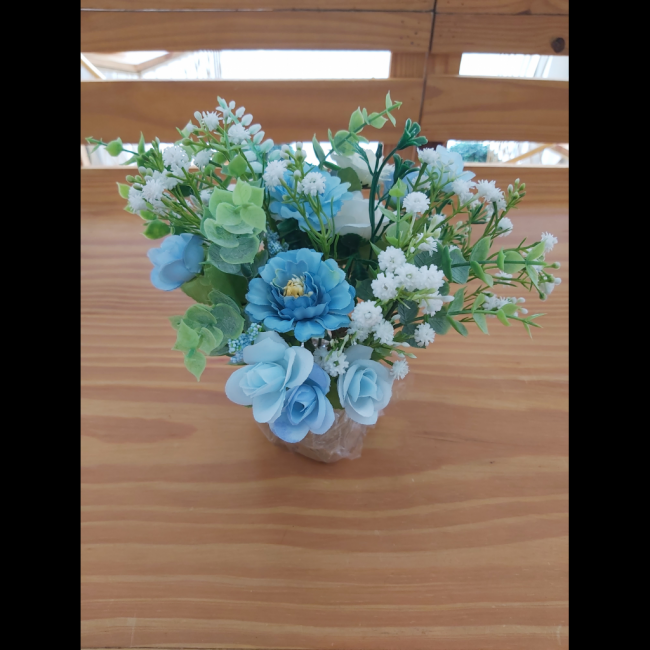 Mini arranjo flor azul e branco