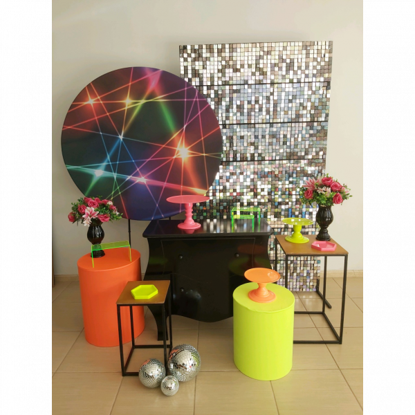 Neon com painel shimmer prata holográfico