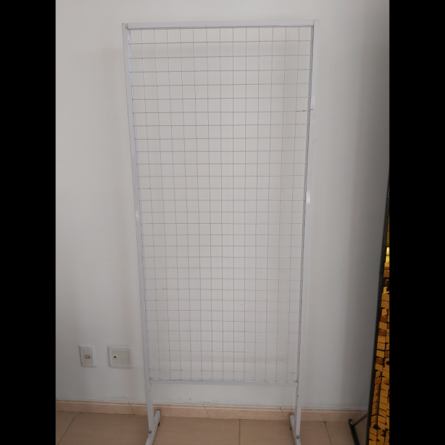 Painel aramado branco retangular reto