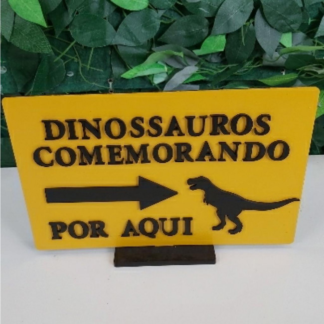 Placa dinossauros comemorando