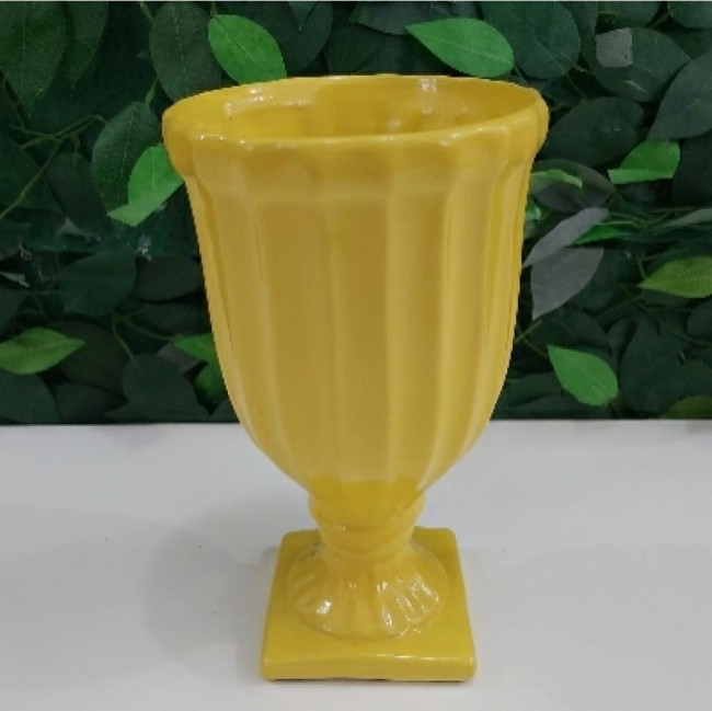 Vaso de cerâmica amarelo