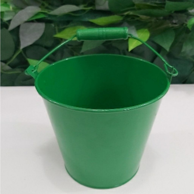 Vaso de metal verde