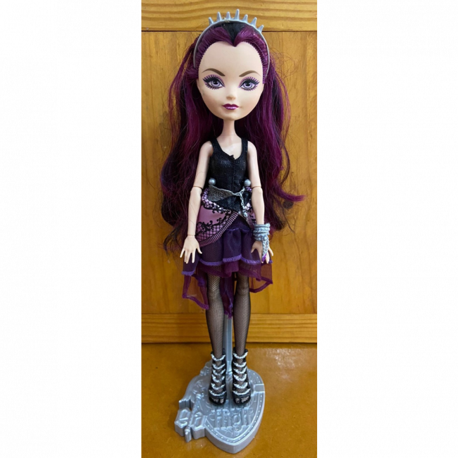 BONECA EVER AFTER HIGH RAVEN QUEEN