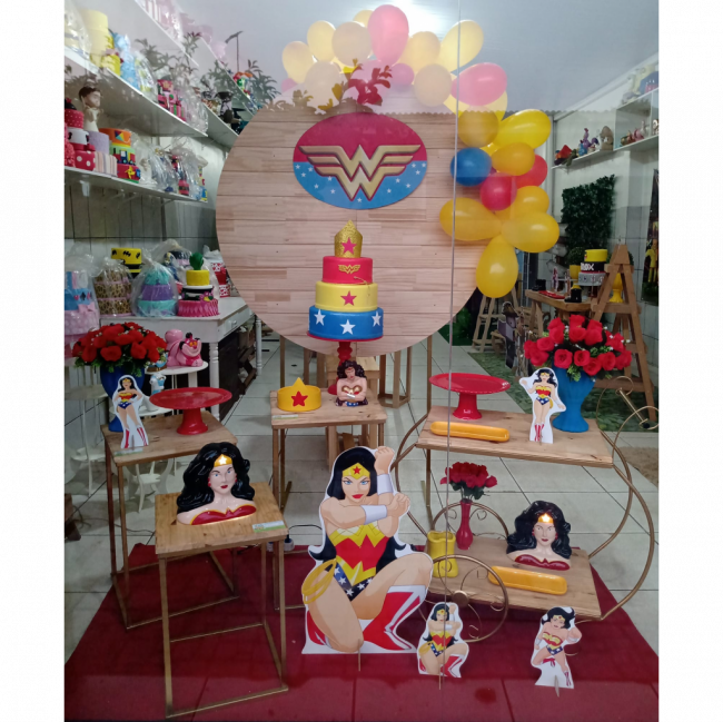 DISPLAY MESA MULHER MARAVILHA