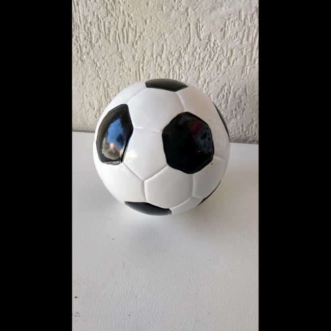 BOLA DE FUTEBOL EM LOUÇA