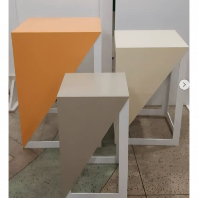 MESA QUADRADA BRANCO LARANJA  G