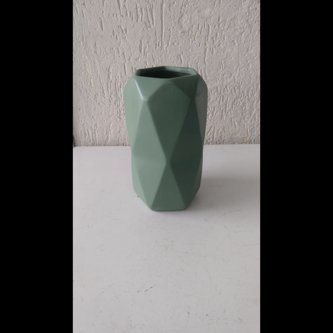 VASO PIRAMIDE EUCLIPTO