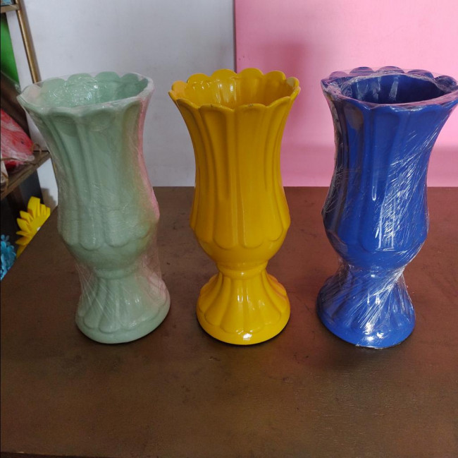 Vaso médio porcelana azul, amarelo e verde água.