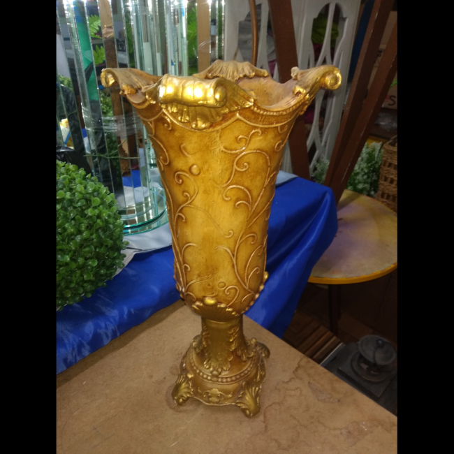 vaso dourado realeza