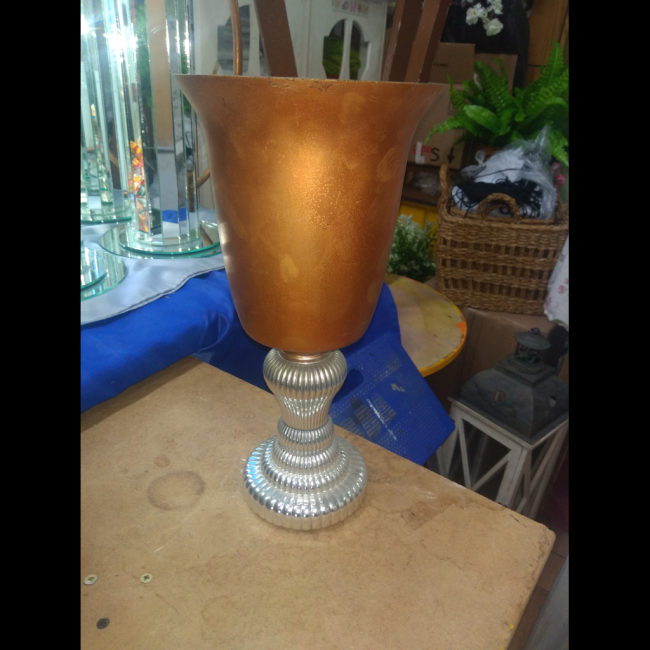 vaso dourado rustico com prata