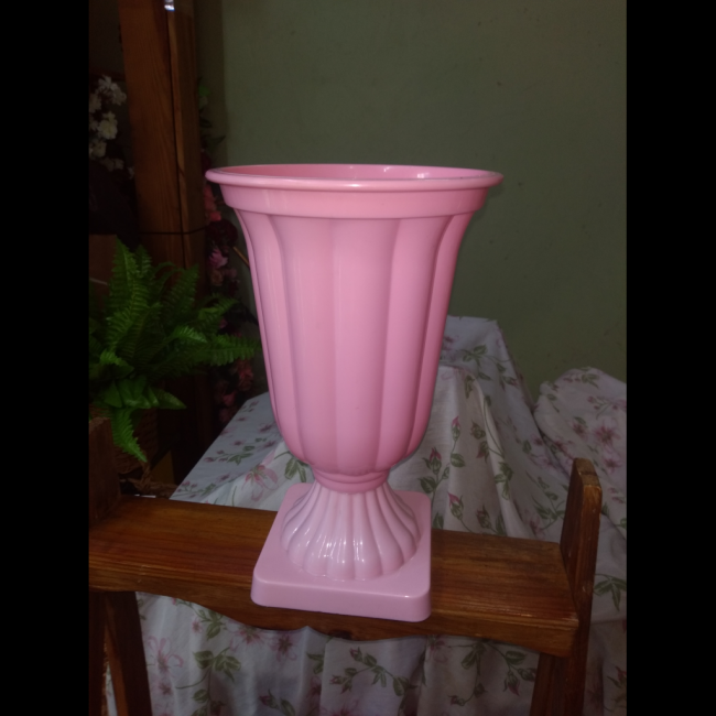 vaso rosa de plastico