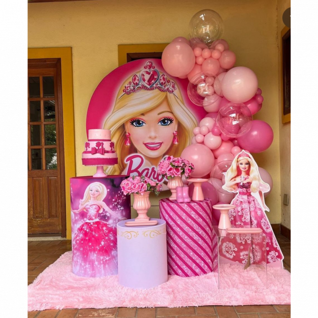 Decoração Barbie completa com balões montada no local