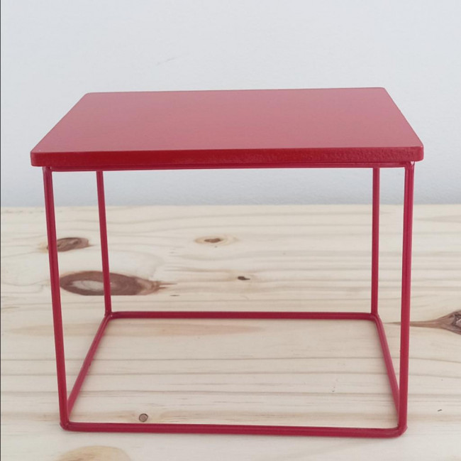 Cubo de altura de ferro retangular pequeno vermelho