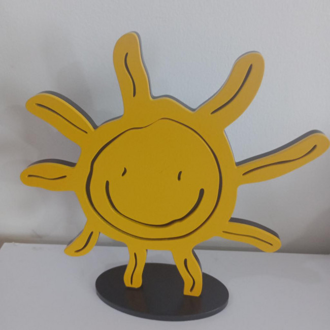 Display MDF Sol sorrindo em 3D